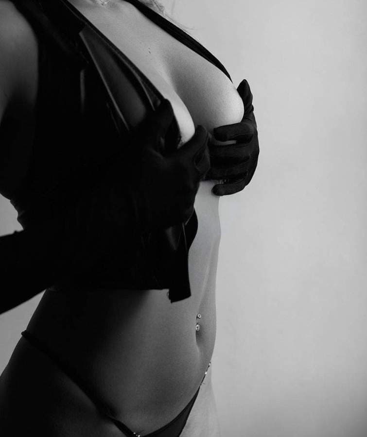 Escort VIP Lea en Palermo Buenos Aires - Servicio Virtual Argentina Black